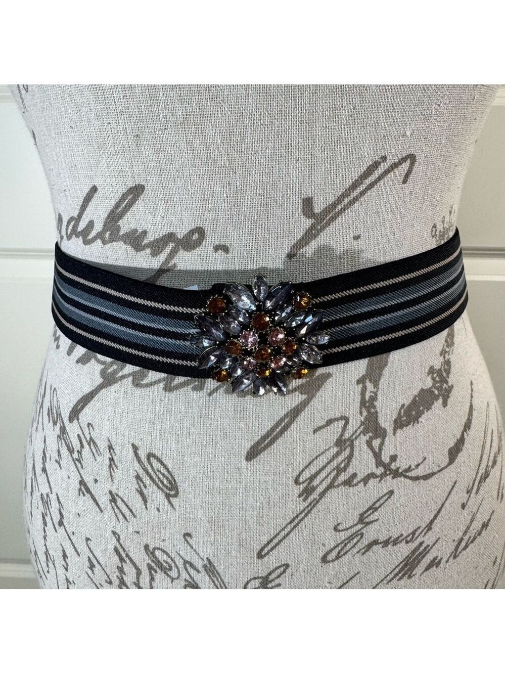 Loft Vintage-Look Stretchy Belt with a Rhinestone Brooch and Snap Closure M/L